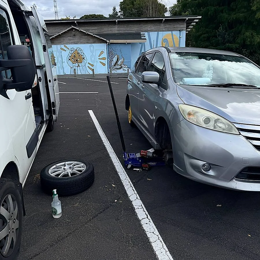 ResQ Geni mobile tyre service van beside a vehicle